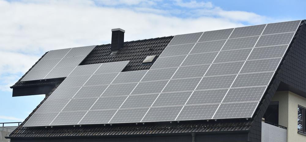 casa con moduli fotovoltaici